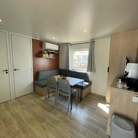Mobilhome neuf climatisé dans camping 4* pieds dans l’eau Appartement